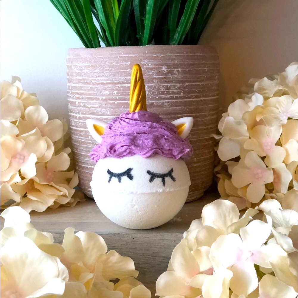 UNICORN BATH BOMB WITH FIZZY FROSTING And PRIZE